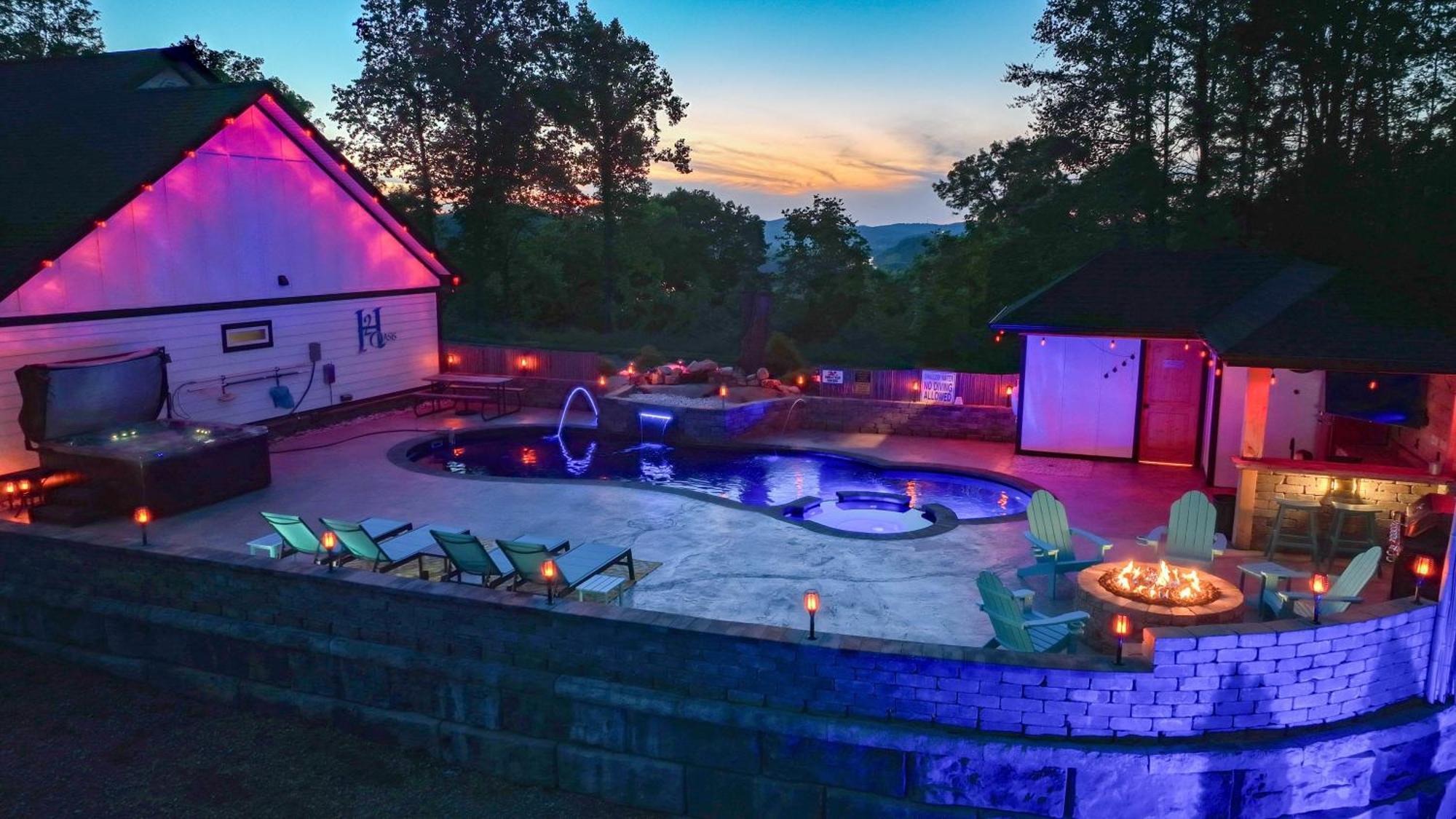 فيلا H2Oasis Incredible Pool Retreat With Mountains Views! سيفيرفيل المظهر الخارجي الصورة