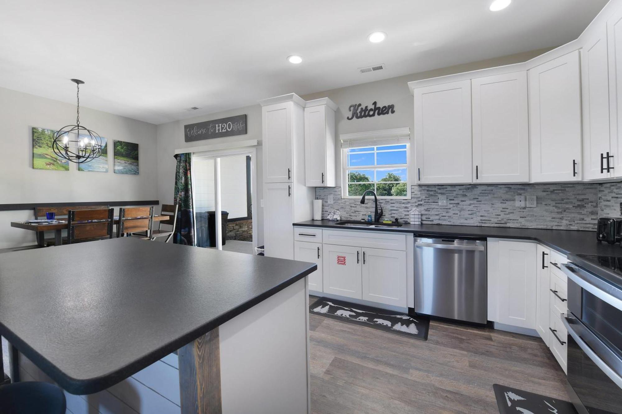 فيلا H2Oasis Incredible Pool Retreat With Mountains Views! سيفيرفيل المظهر الخارجي الصورة