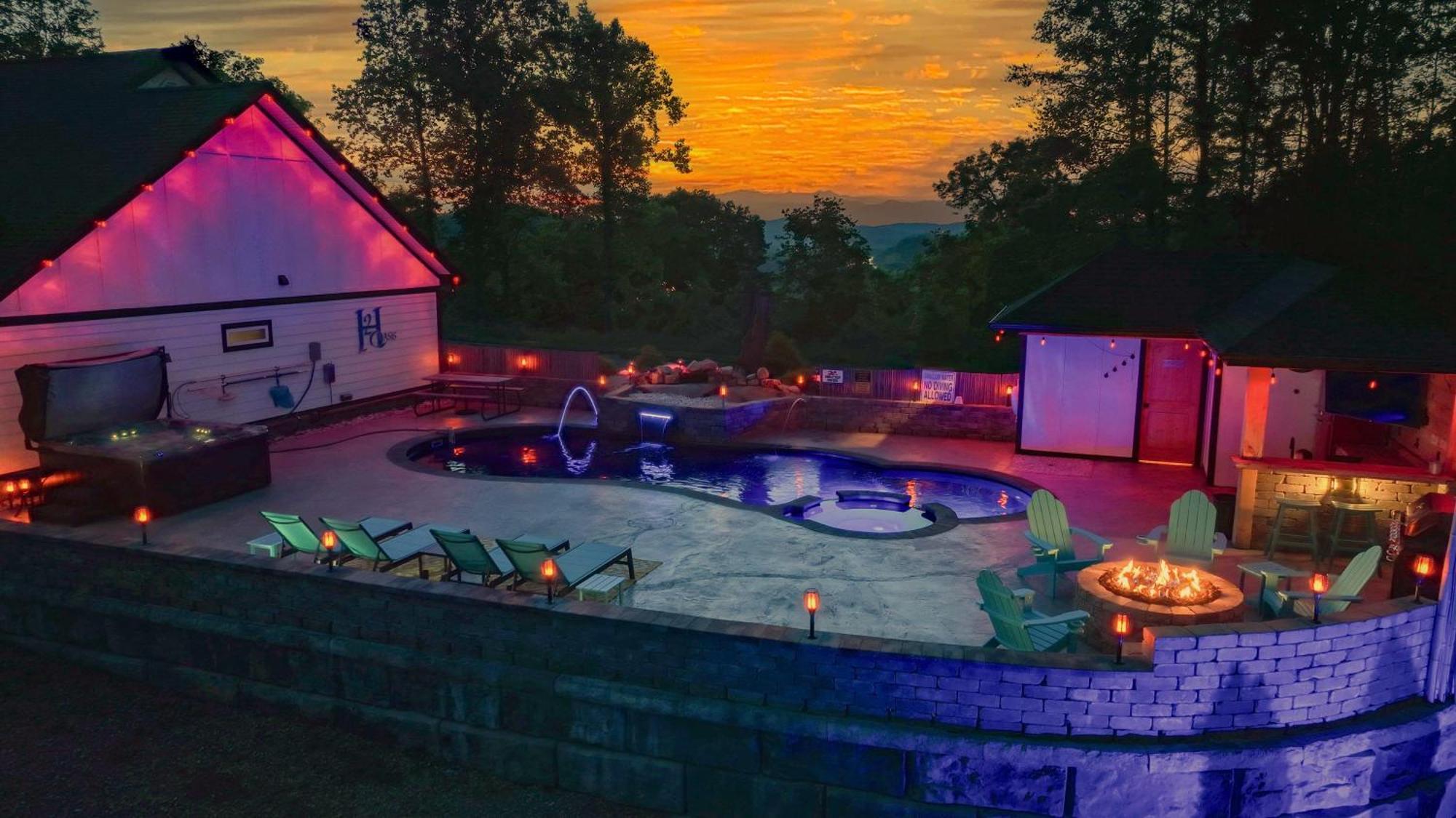 فيلا H2Oasis Incredible Pool Retreat With Mountains Views! سيفيرفيل المظهر الخارجي الصورة
